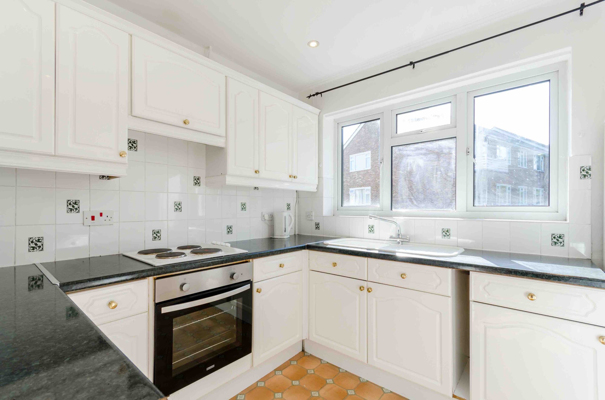 1 Lingfield Garden Kitchen 1
