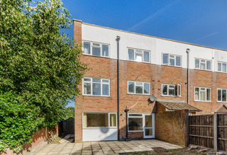 1 Lingfield Garden Kitchen 1